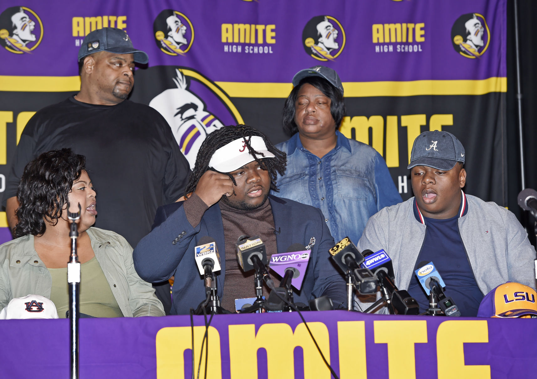 signingdayamite0030.020319 bf